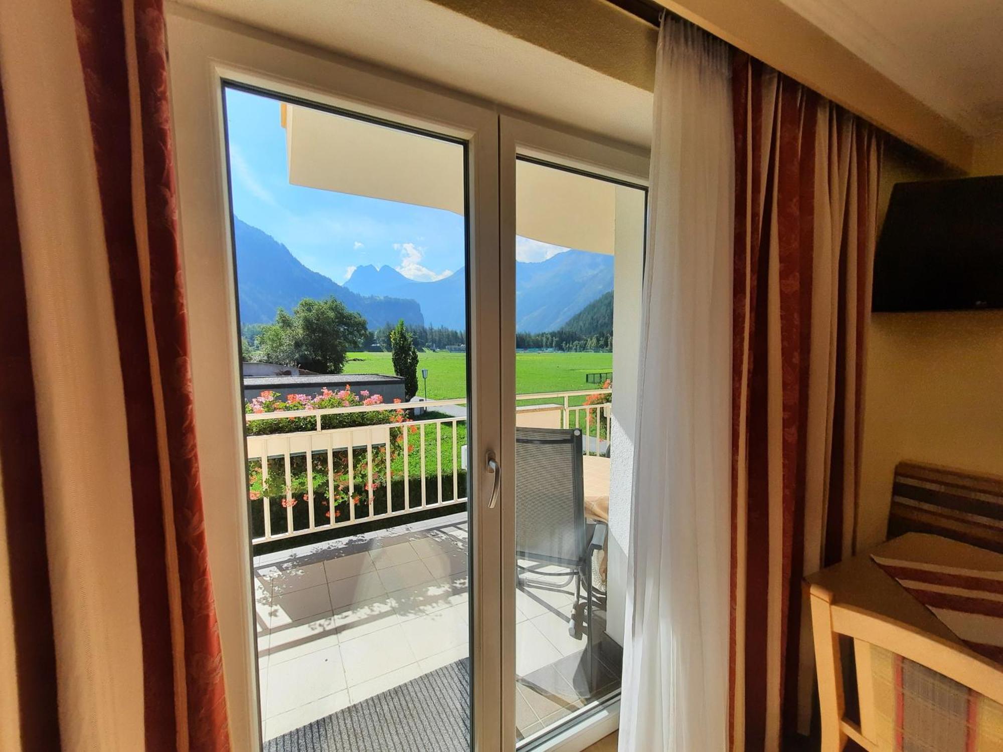 Haus Tanja Apartamento Längenfeld Exterior foto