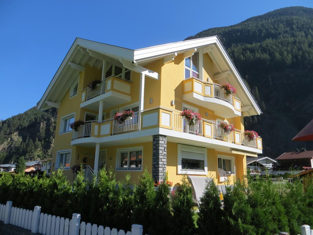 Haus Tanja Apartamento Längenfeld Exterior foto